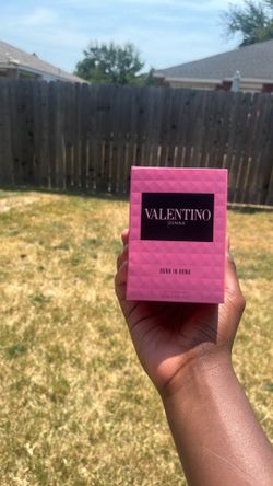 Valentino born in Roma perfume