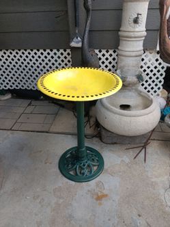 Outdoor Patio Plastic Birdbath