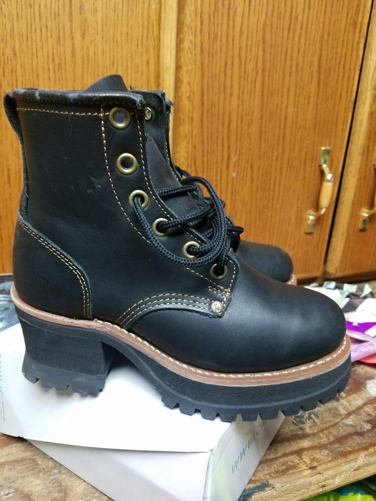 SKECHERS BOOTS (girls-ladies) 7.5