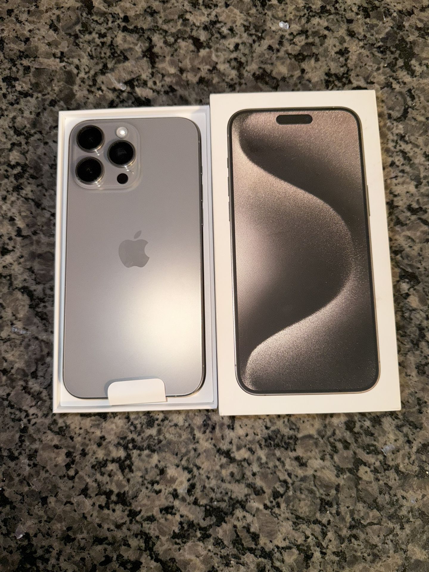 iPhone 15 PRO MAX (UNLOCKED Sim)