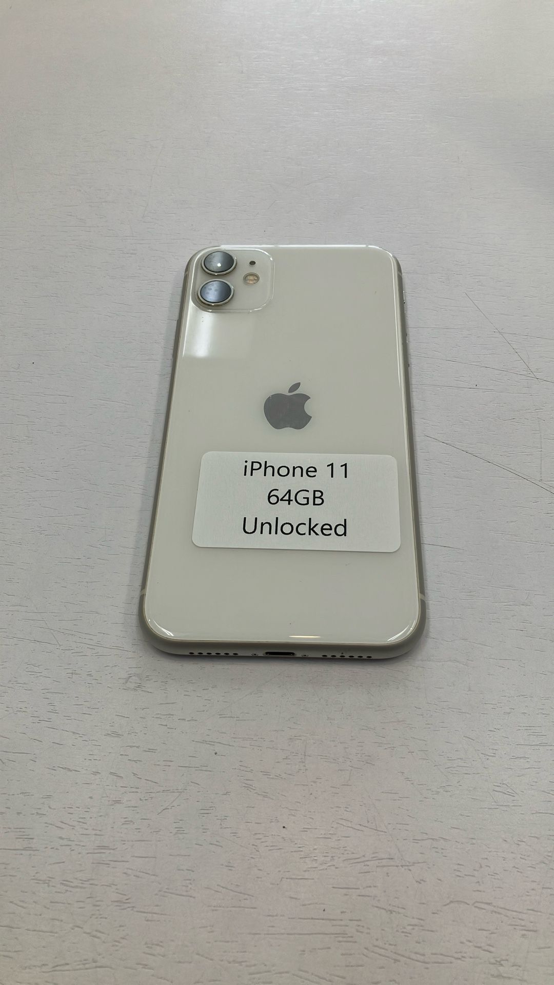 Unlocked White iPhone 11 - 64GB