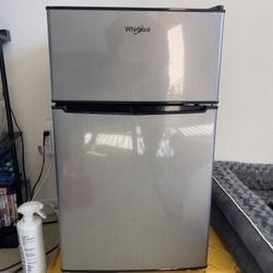 Whirlpool 3.1 cu ft Mini Fridge with Freezer stainless steel Like NEW