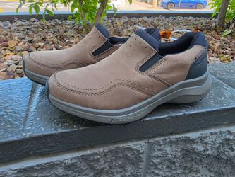 Clarks Wave sneaker 
Leather