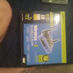 UNOPENED Linksys Wireless Router And Range Expander