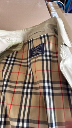 Burberry trench coat 42