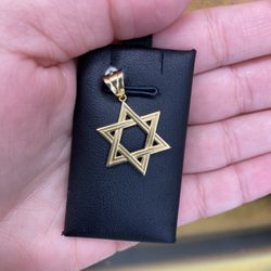 14k DAVID STAR CHARM 