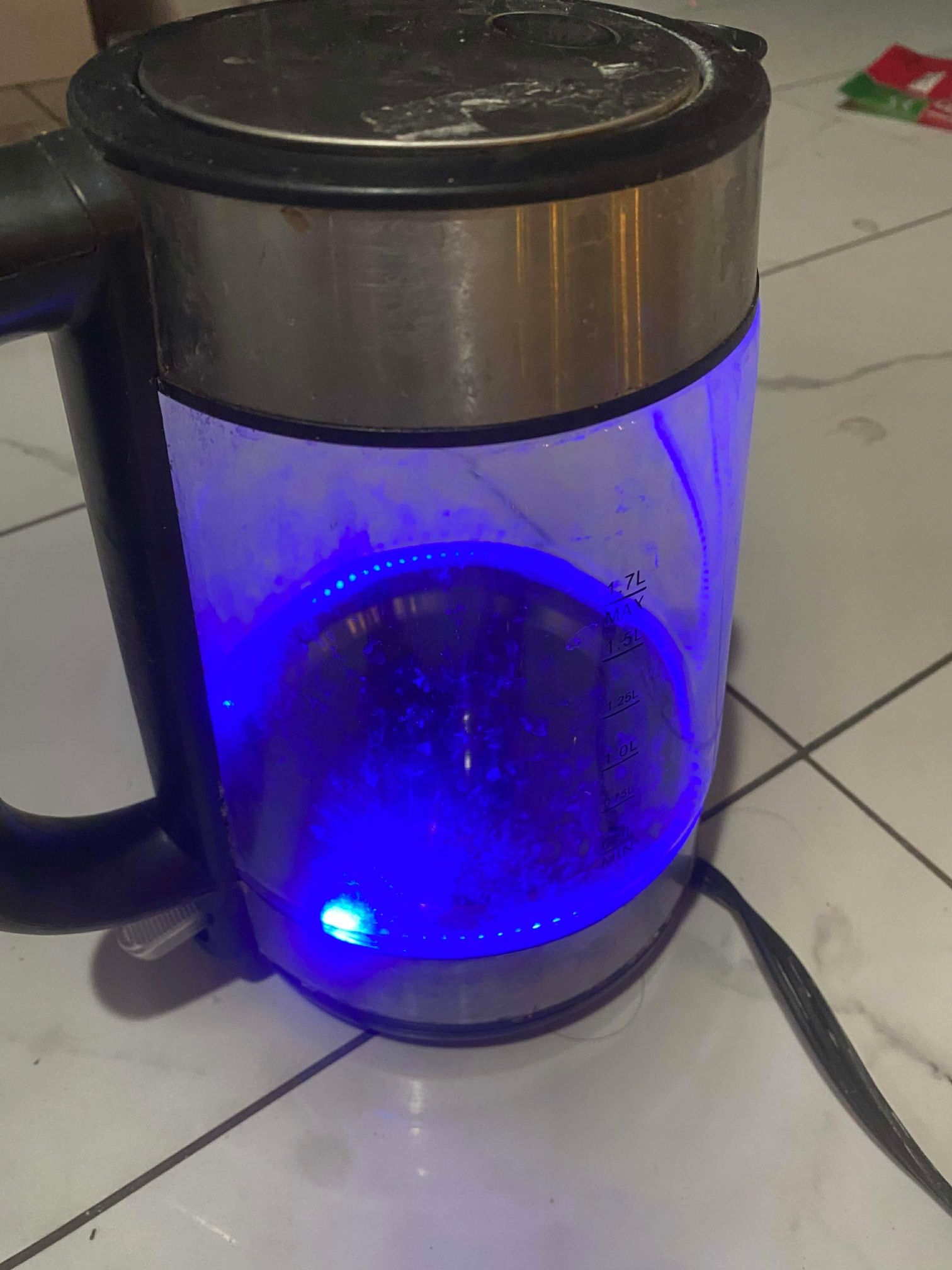 Amazon Basics Electric Kettle Glass Carafe Tea Coffee Fast Boil AutoOff 1.1Quart