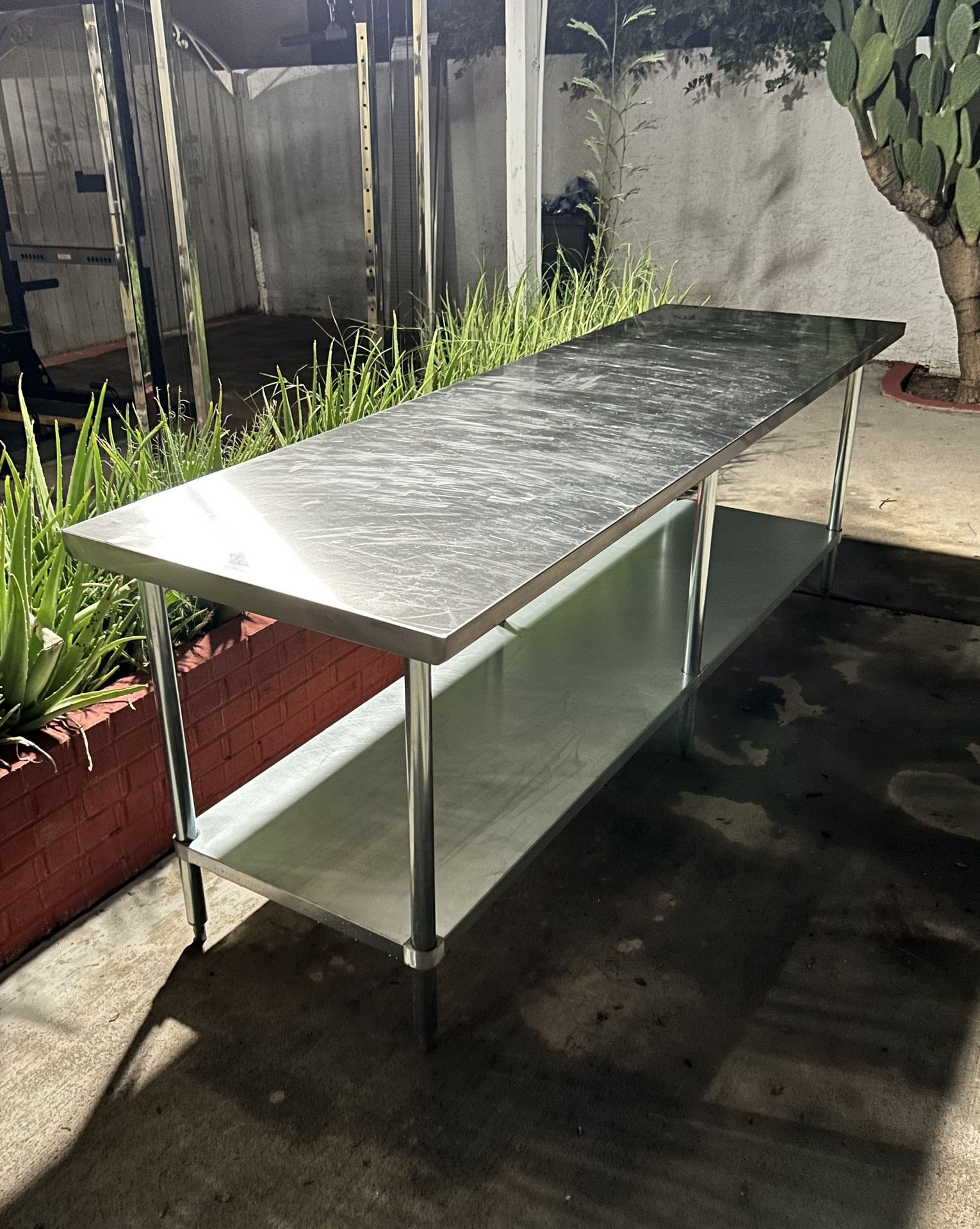 STAINLESS STEEL TABLE