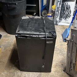 Magic Chef mini fridge