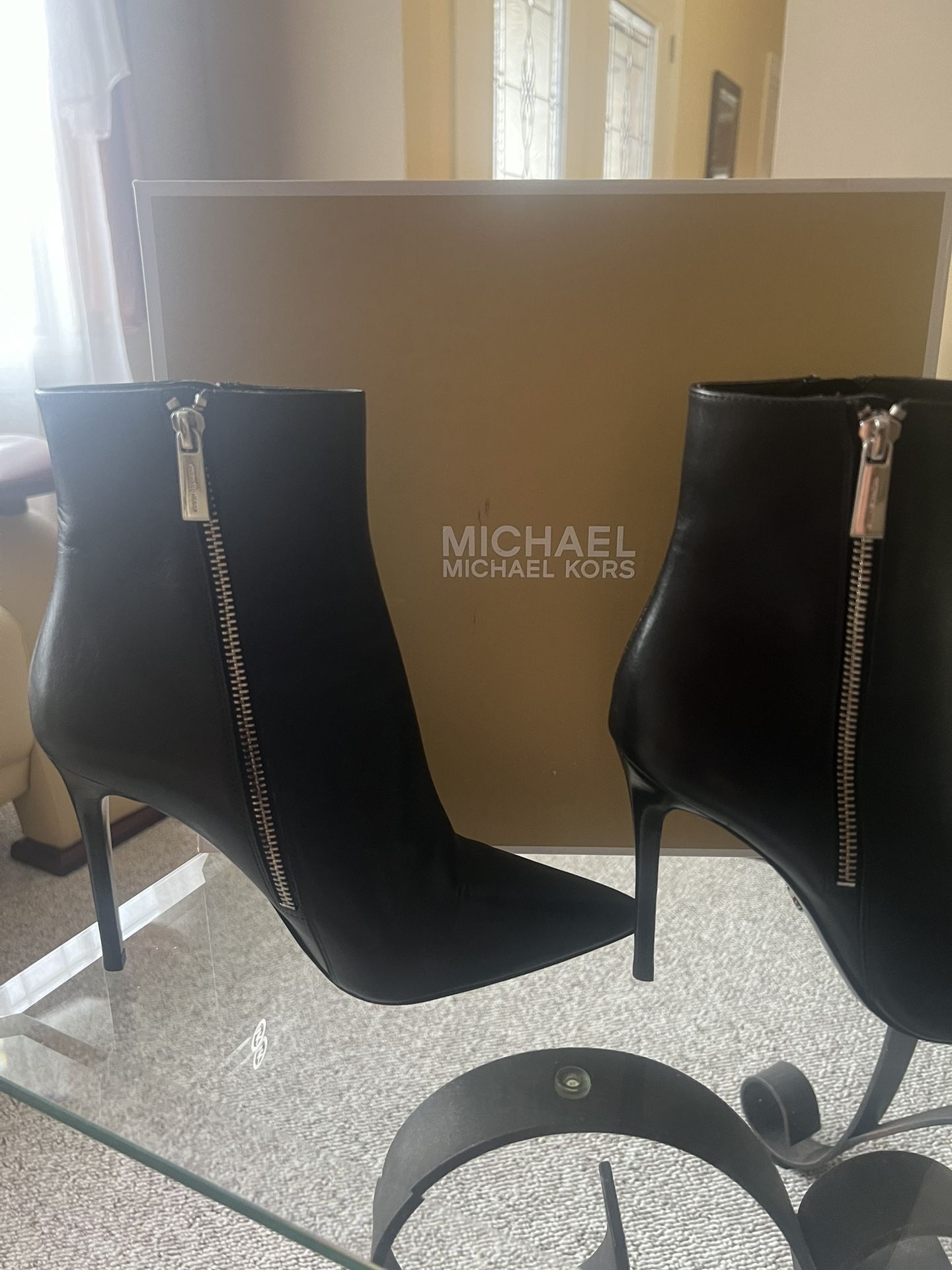 Michael Kors Leather Booties Pick up Only !