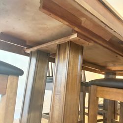 Dining room table with 6 cushioned chairs
