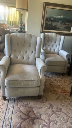 2 Living Room Chair Recliners