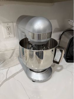 Electric kitchen mixer
