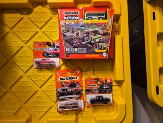 Matchbox Action Drivers Bus Station
Track
Overview
Store set with +3 extra cars