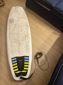5’9 Egg Board, 29 Liters SUPER well Loved Ready To Ride (needs Fins) TAKING BIDS, NOT STRICT ON PRICE