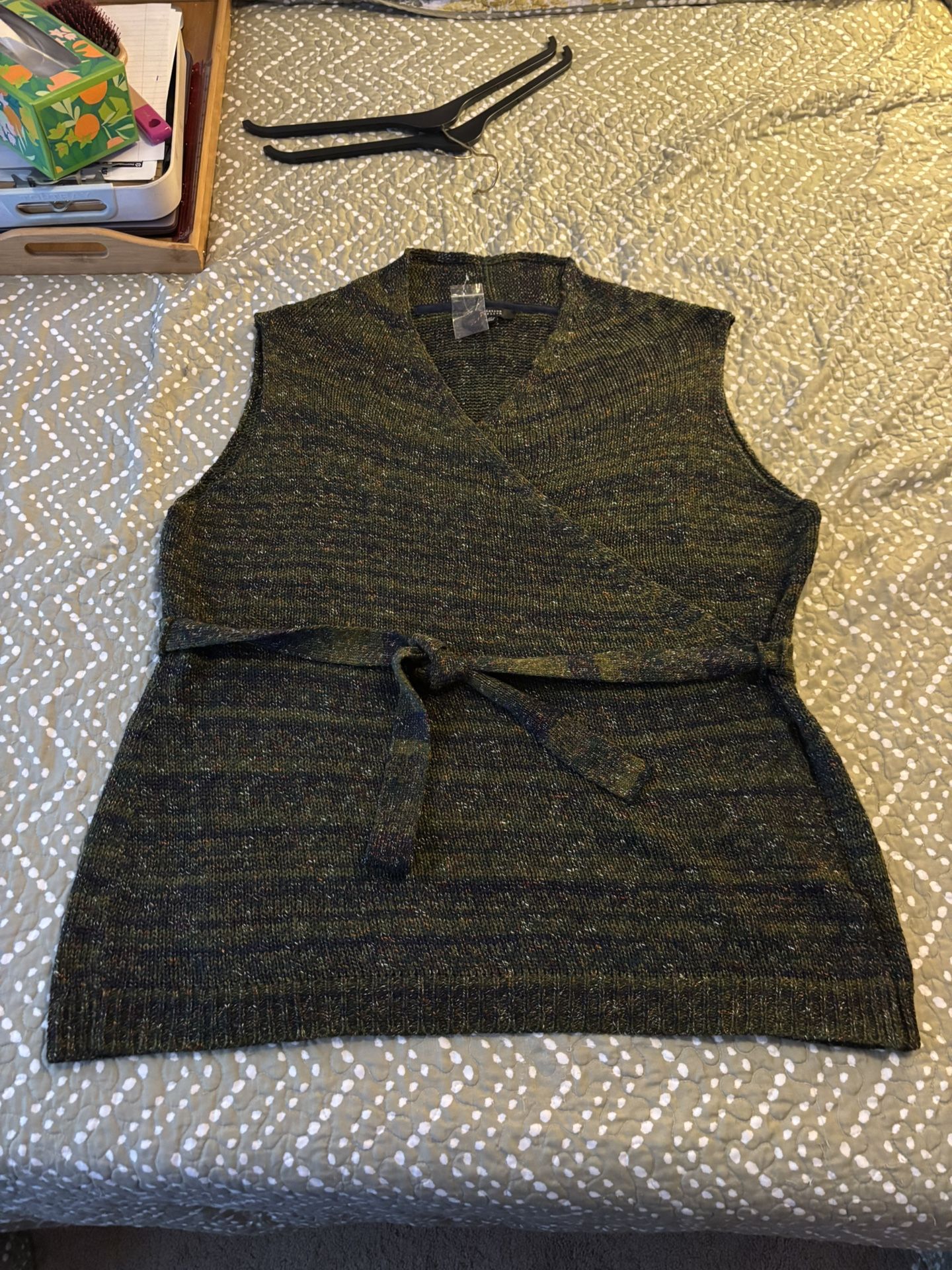 Christina Ehrlich. Sleeveless Sweater Vest w/ Belt 3XL