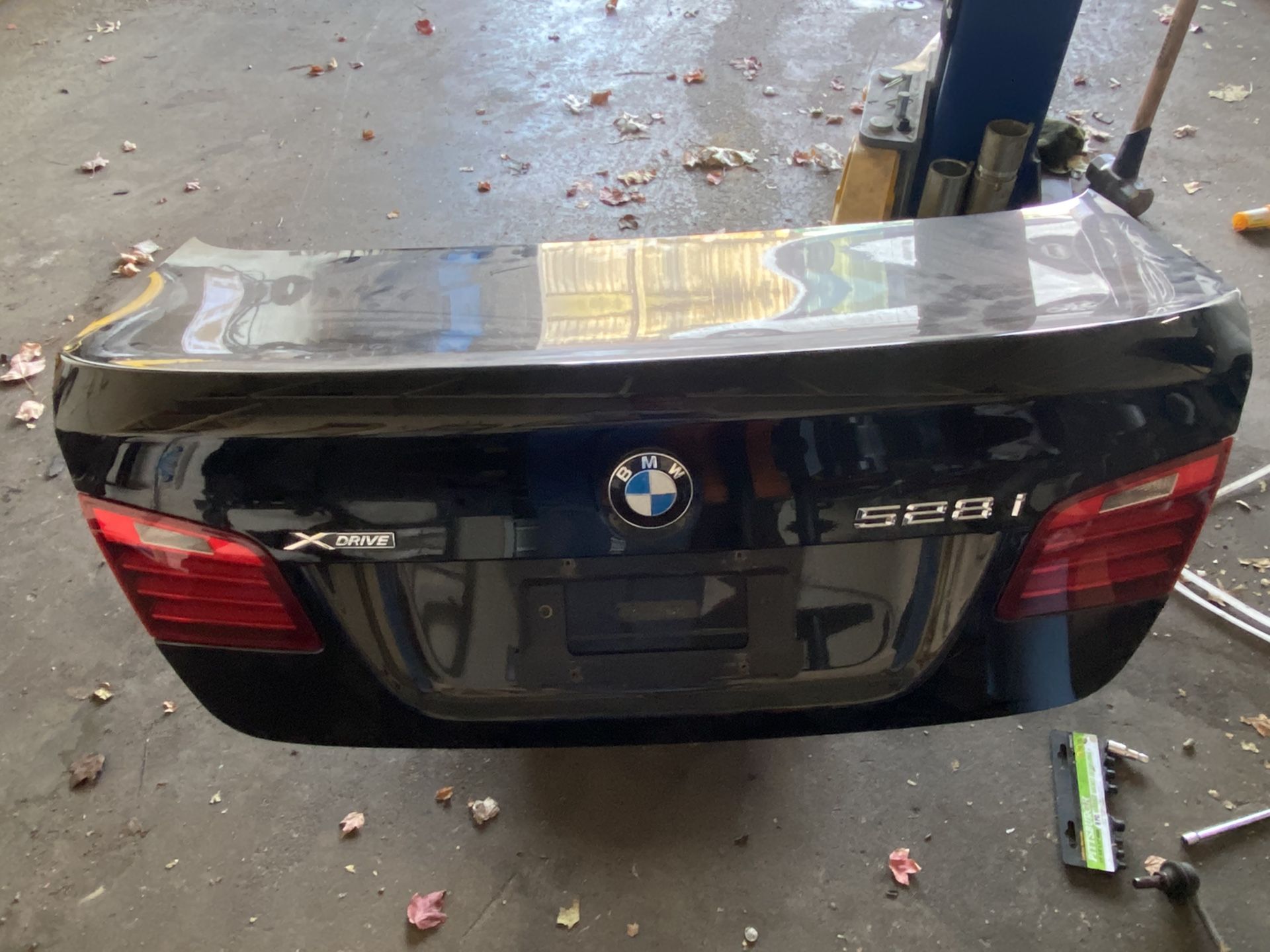 BMW f10 528 trunk lid