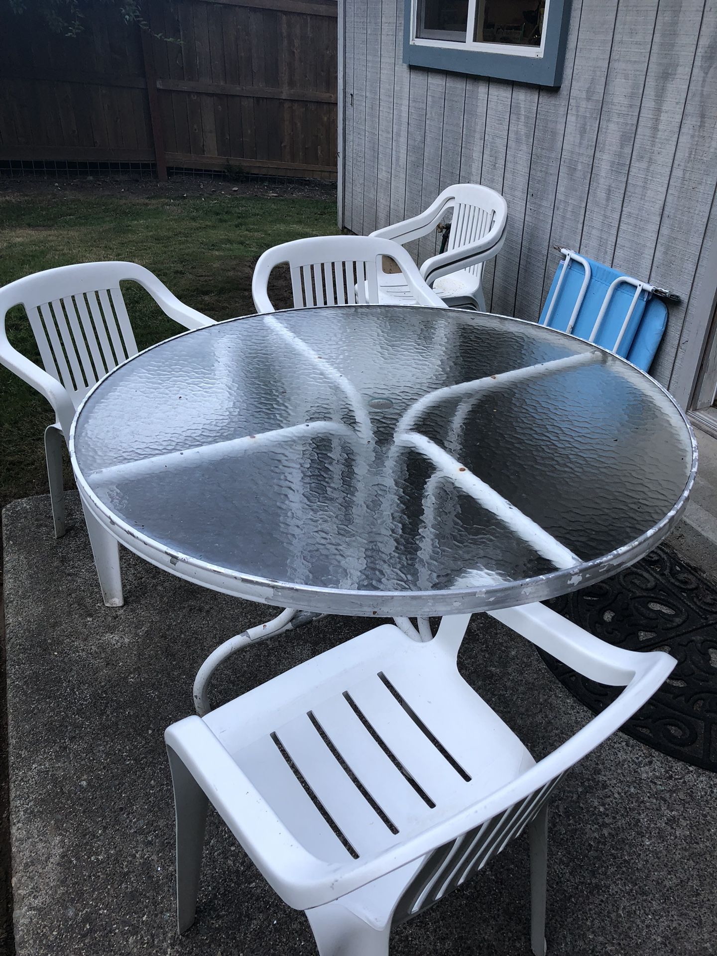 Patio Furniture- Table & 5 Chairs