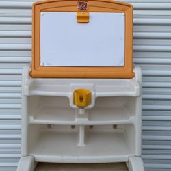 Step2 Flip & Doodle Easel Desk