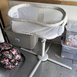 Halo Bassinest swivel bassinet