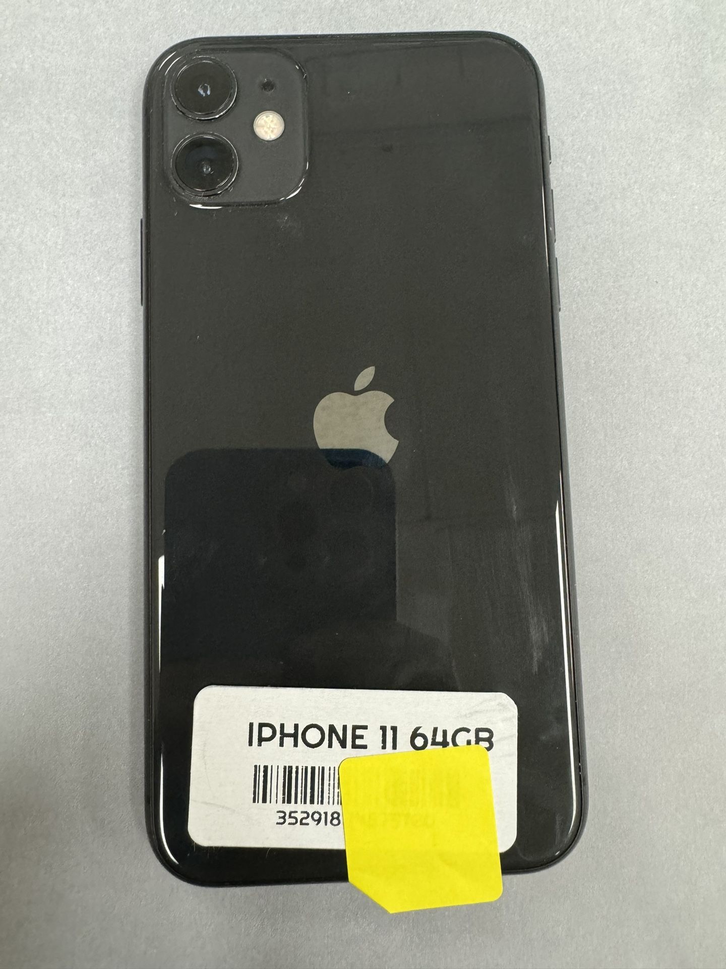 iPhone 11 64GB UNLOCKED