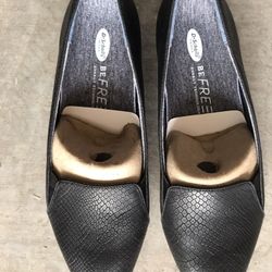 Dr. Scholl’s flats