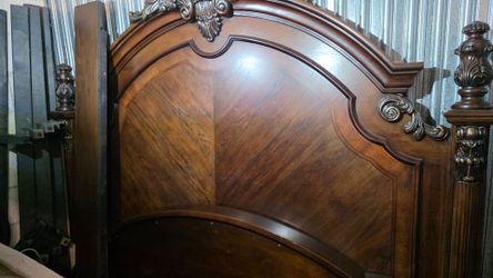 King Sise Bed Frame