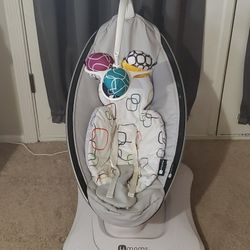 Mamaroo 4 Mom Infant Swing