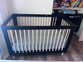Beautiful black Used crib. No structural issues but paint chipped on top