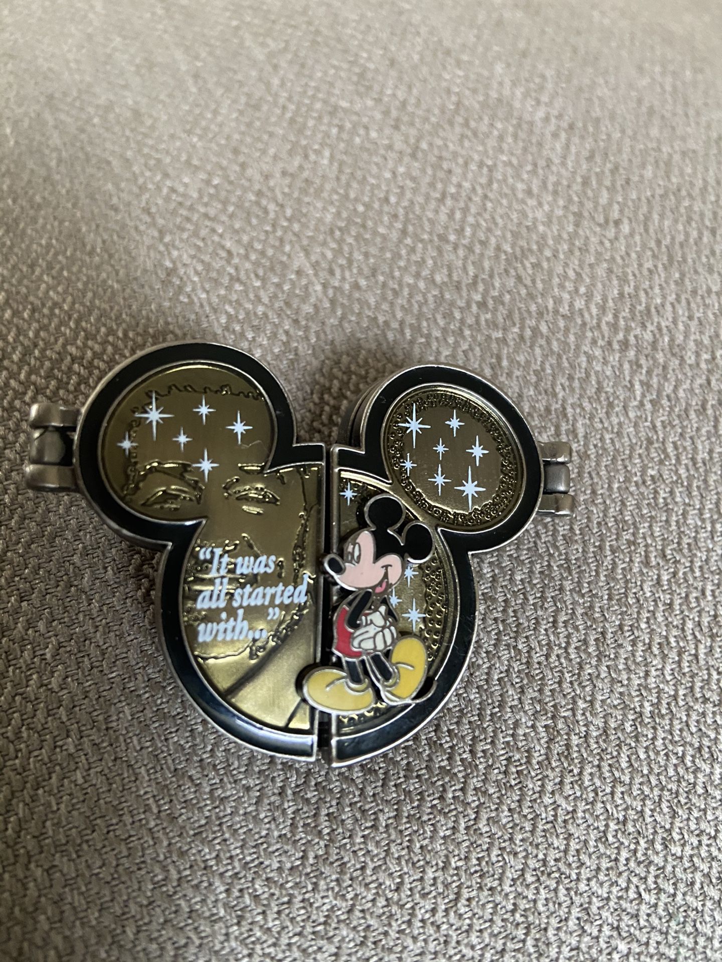 Disneyland Mickey Pin