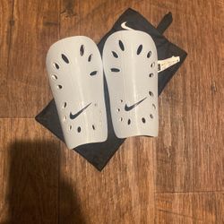 Nike Shin Pands