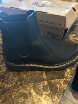 Dr Martens Women’s Boots Zize 7 