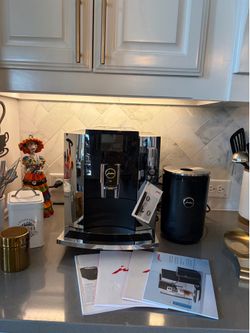 Jura Coffe Machine w/ frother