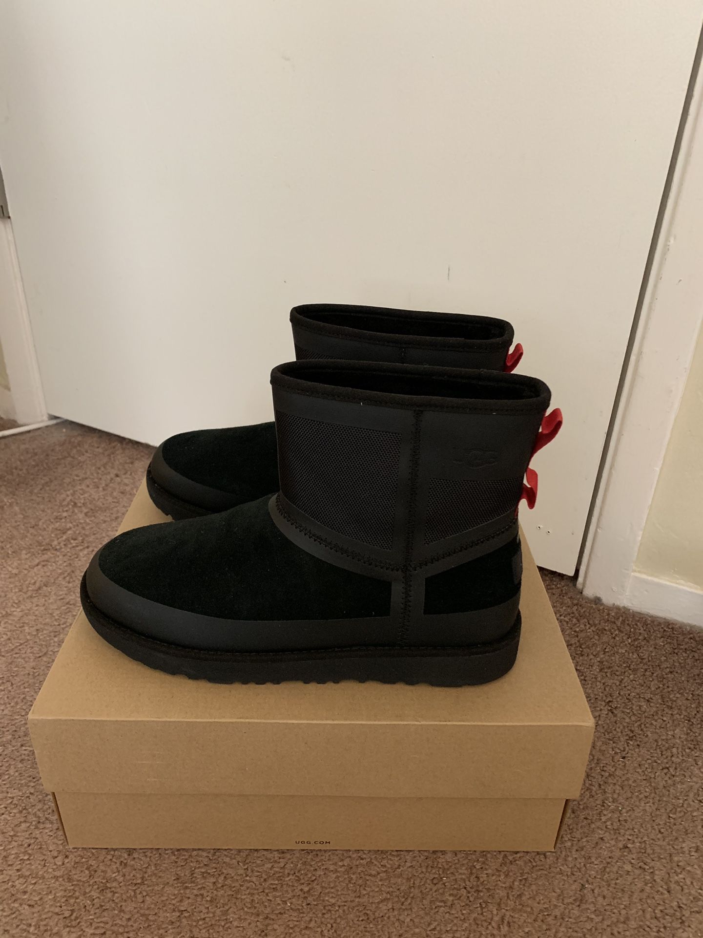 100% Authentic Brand New in Box UGG Classic Mini Urban Tech Waterproof Boots / Men Size 10 / Color: Black