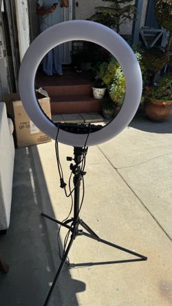 Ring light with stand
