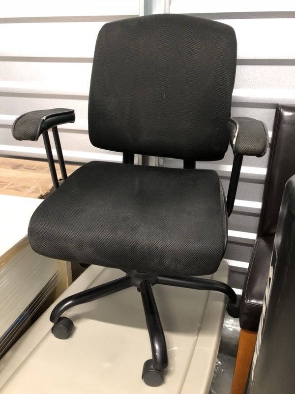 Black swivel chair