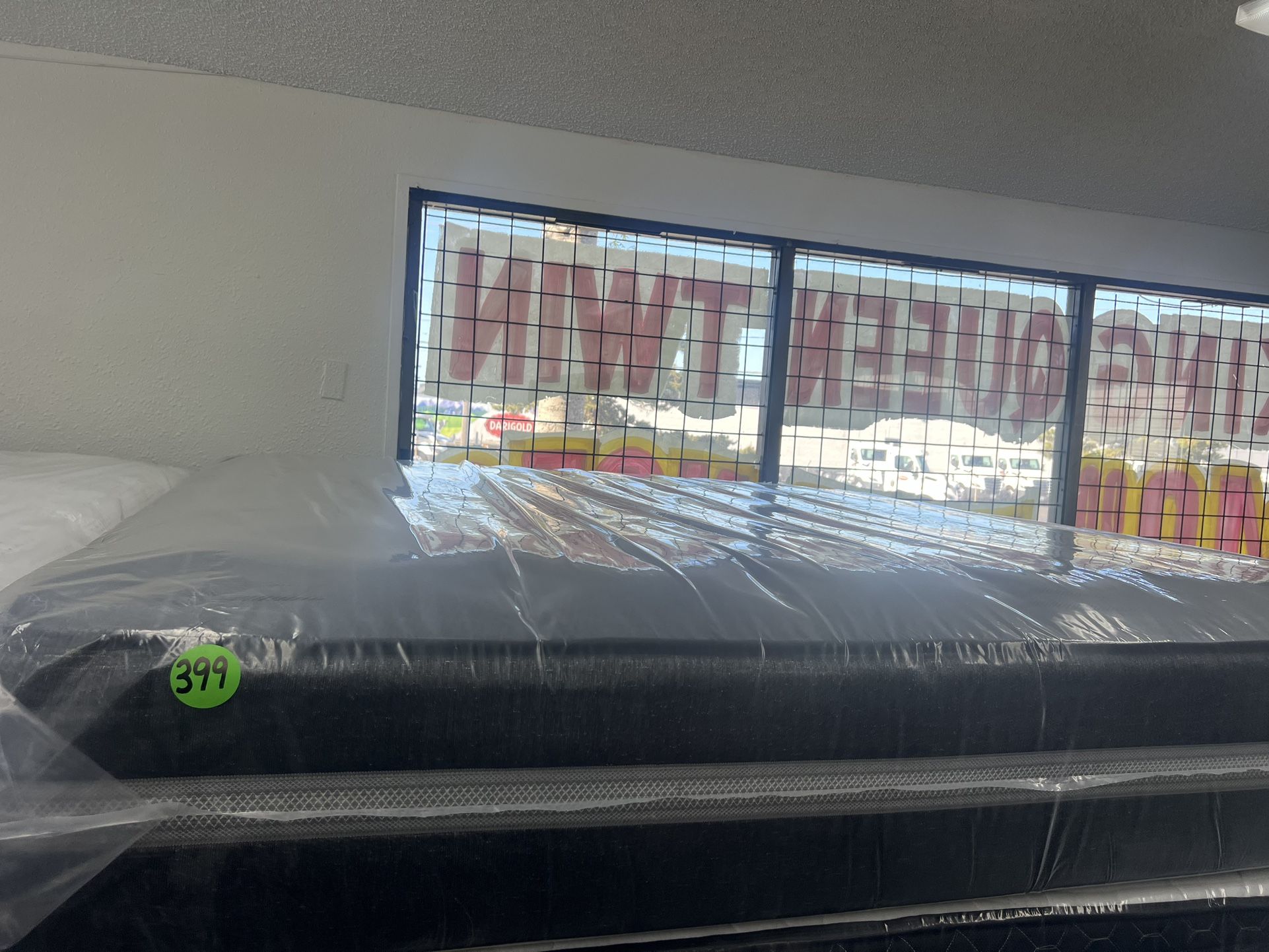 KING SIZE MATTRESS & BOX SPRINGS BED SET