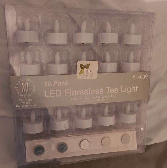 20 LED FLAMELESS TEA LIGHT CANDLES - BATTERIES INCLUDED!