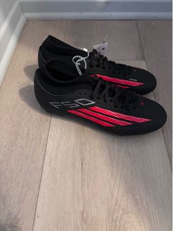 Men’s soccer cleats 7.5 NEW