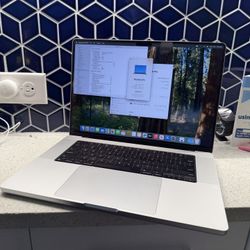 Apple MacBook Pro 16” M4 Max 64GB Ram 1TB 16-Core CPU 40-Core GPU Finance Available! 