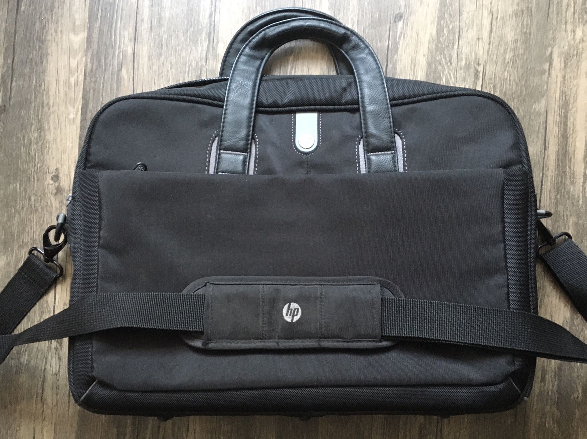 (Pending Sale) HP 17” Laptop Bag
