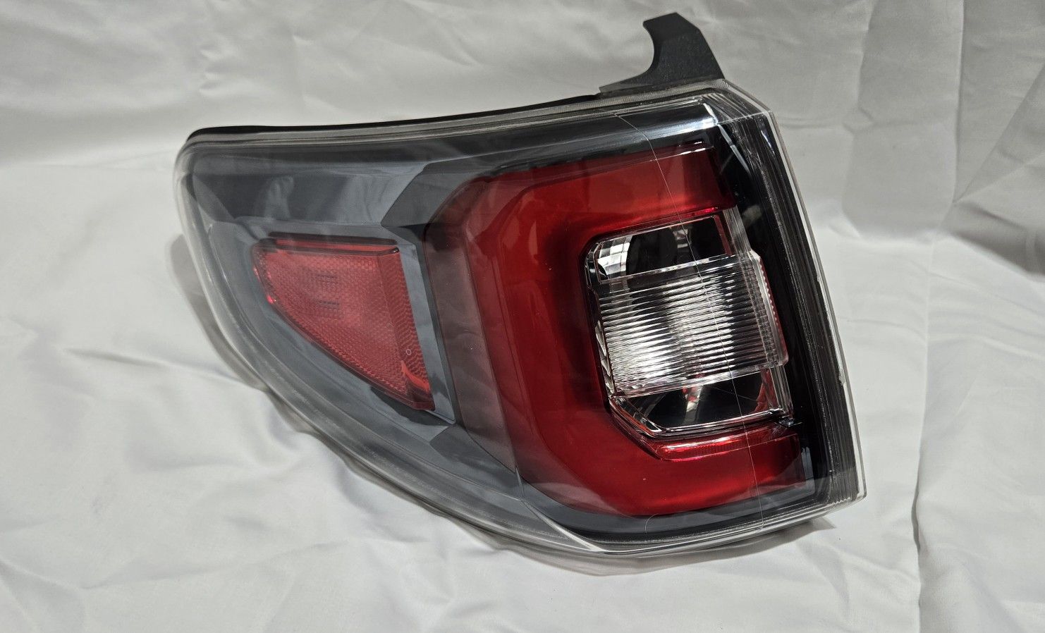 2013 - 2017 GMC Acadia Left driver side Tail Light LH OEM