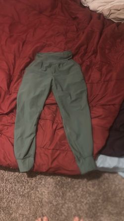 Size m. Brand is old navy.