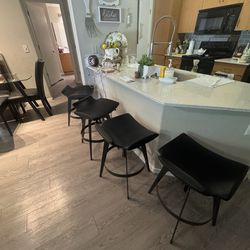 4 Bar stools