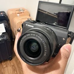 Never Used canon m200 Camera 