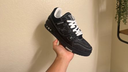 Louis Vuitton shoes (LV)