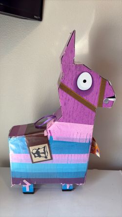 Fortnite Piñata -100 pcs  inside