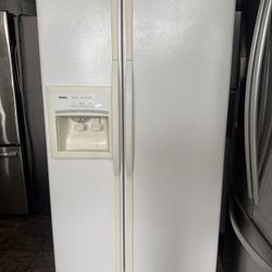Kenmore Side By Side Fridge w/ Filtered Water & Ice (Warranty Included)