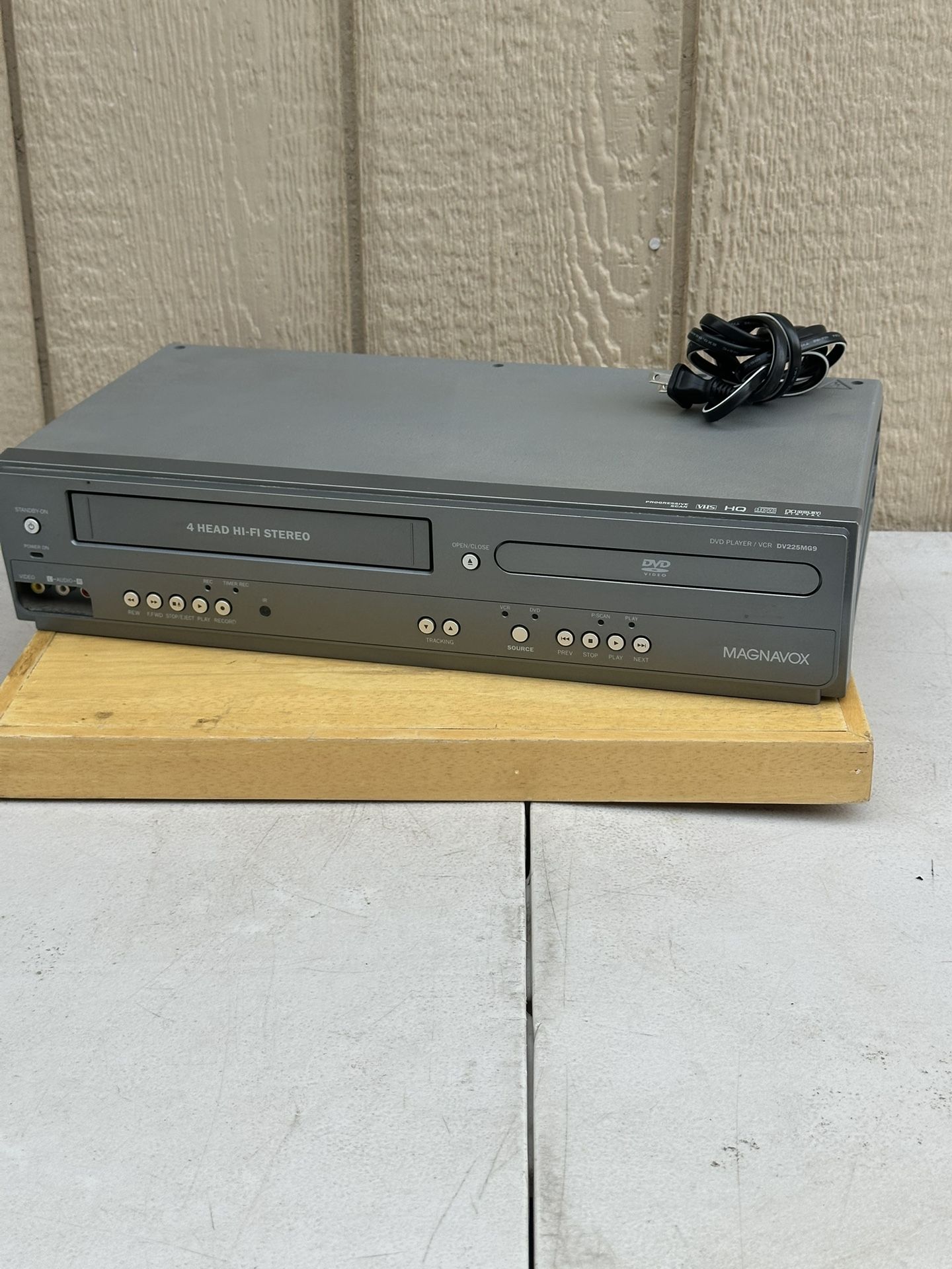 Magnavox DV225MG9 DVD/VCR Combo Player Gray No Remote Tested Works Vintage
