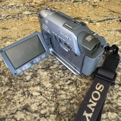 Sony DCR-HC42 MiniDV Camcorder Silver With 256mb SD